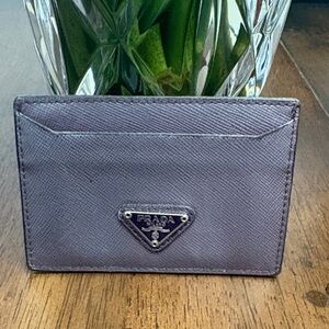 Prada Metallic Lavender Card
Holder Authentic in GUC